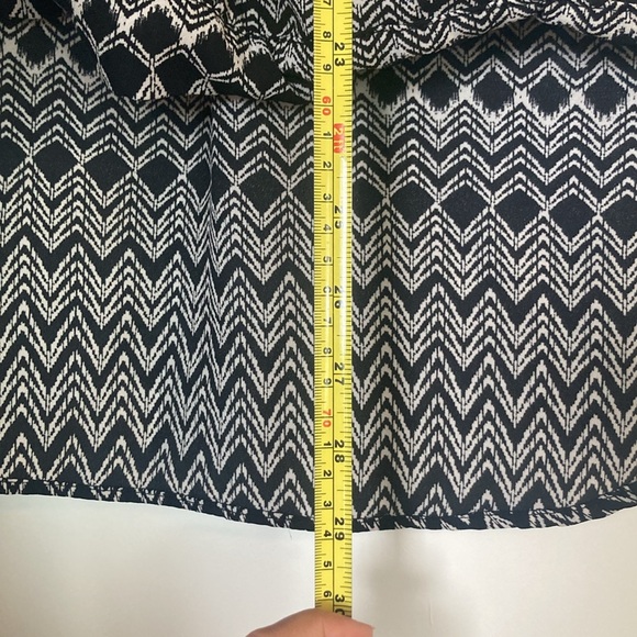 Dynamite Sleeveless Blouse, Medium - Picture 5 of 5